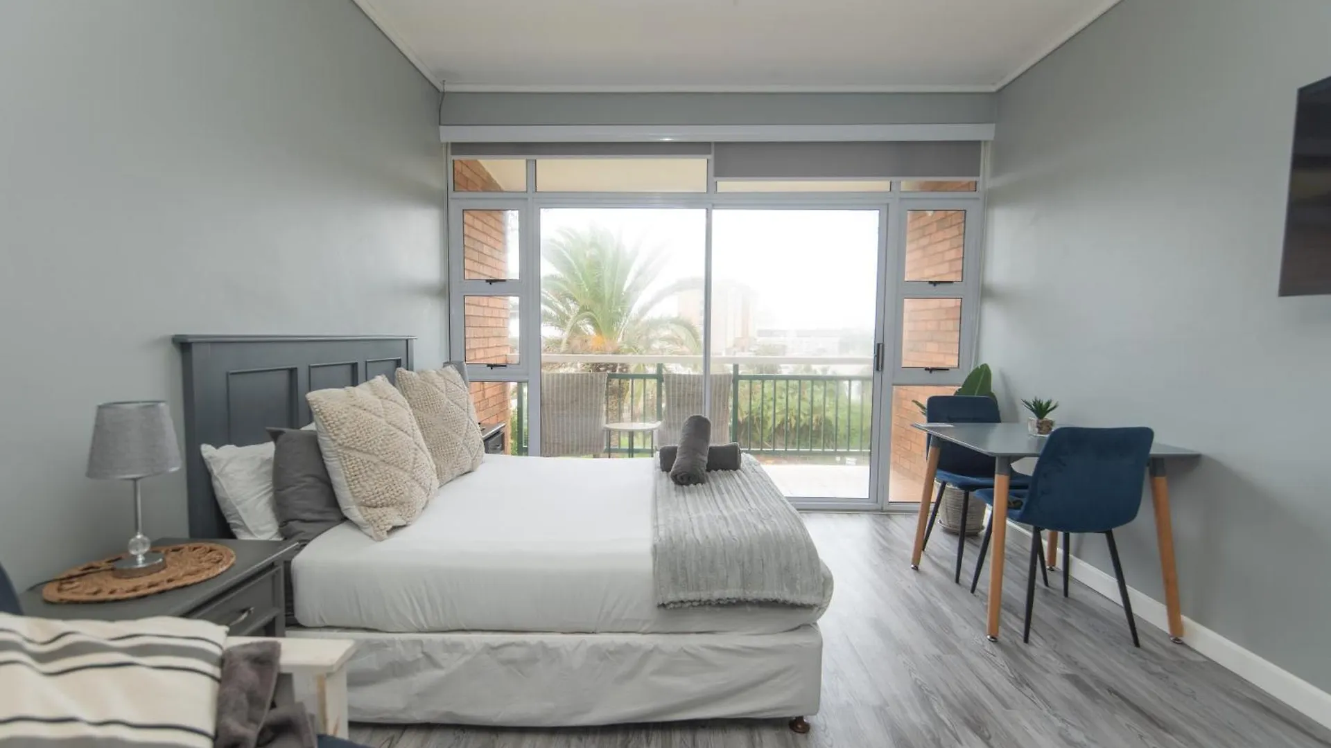 Wavy Daze Luxury Apartment #Inverter Port Elizabeth