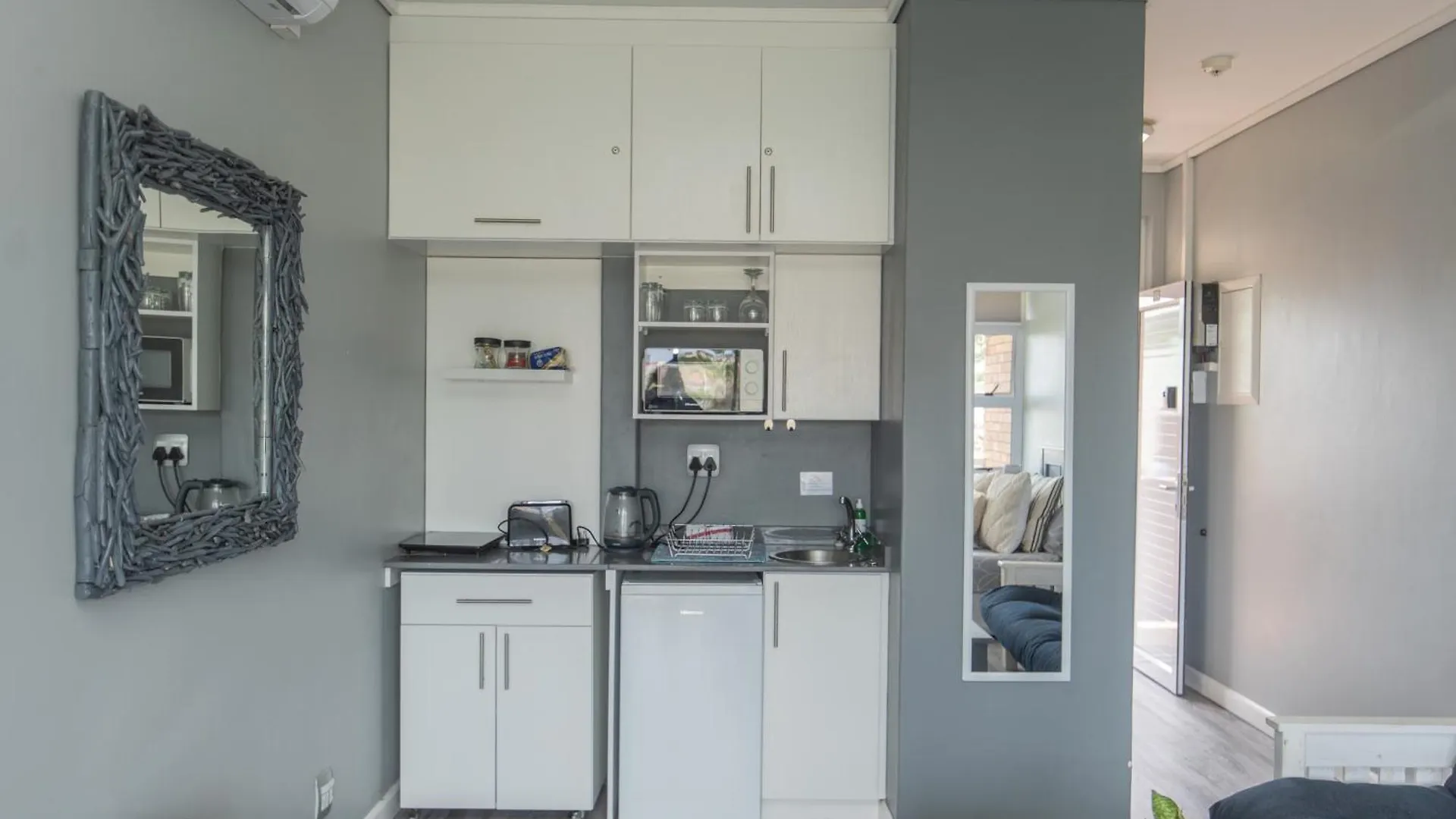 Wavy Daze Luxury Apartment #Inverter Port Elizabeth